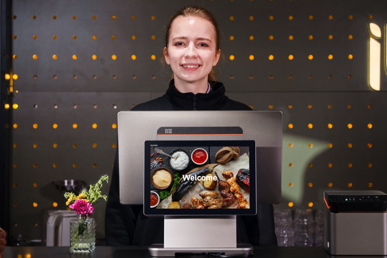 Caisse tactile Android Sunmi D3 sur un comptoir de commerce